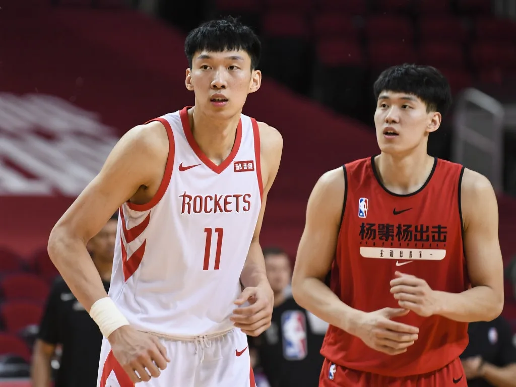 中亮相